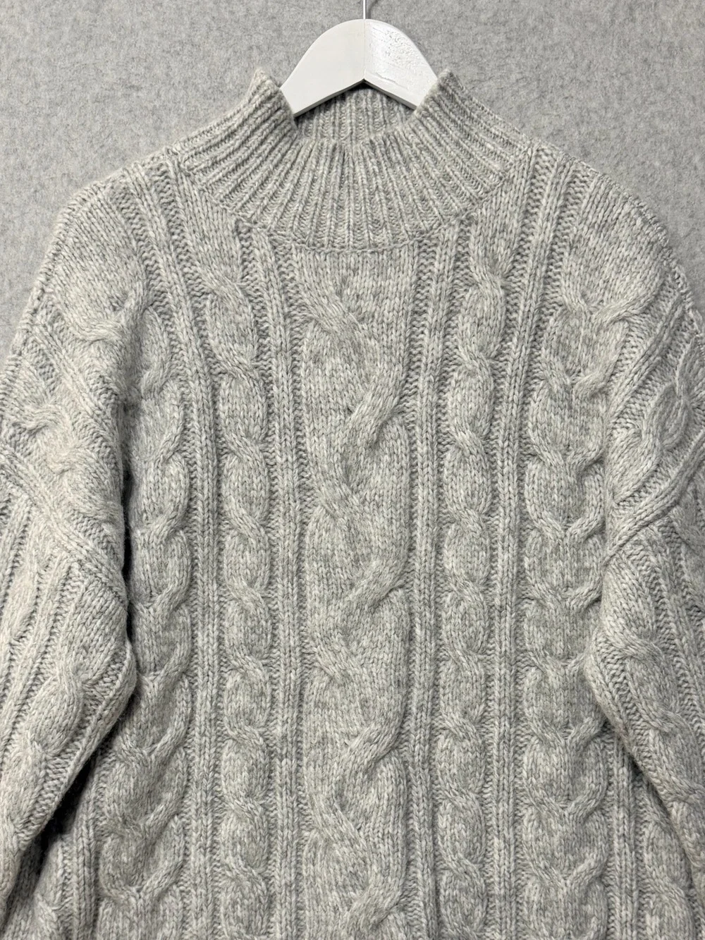 American Eagle Gray Cable Knit Mock Neck Sweater Size Medium Oversized Cozy